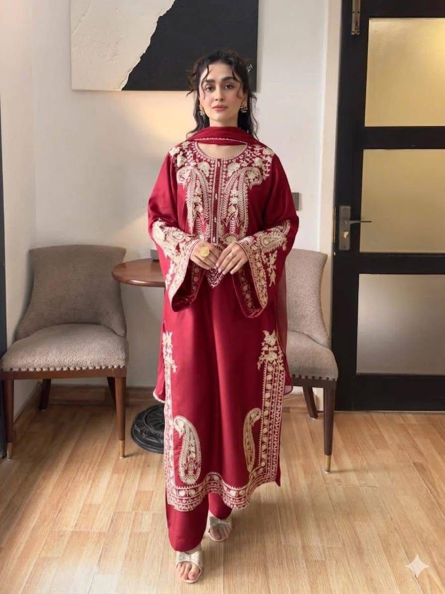 BATIK 3-PIECE LAWN EMBROIDERED SUIT WITH EMBROIDERED DUPATTA & TROUSER.